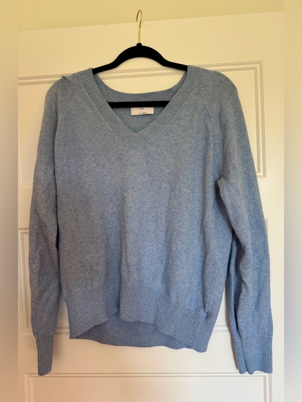 Old Navy Women’s Light Blue Soft V-Neck Loose Fit Sweater - Size Small Tall